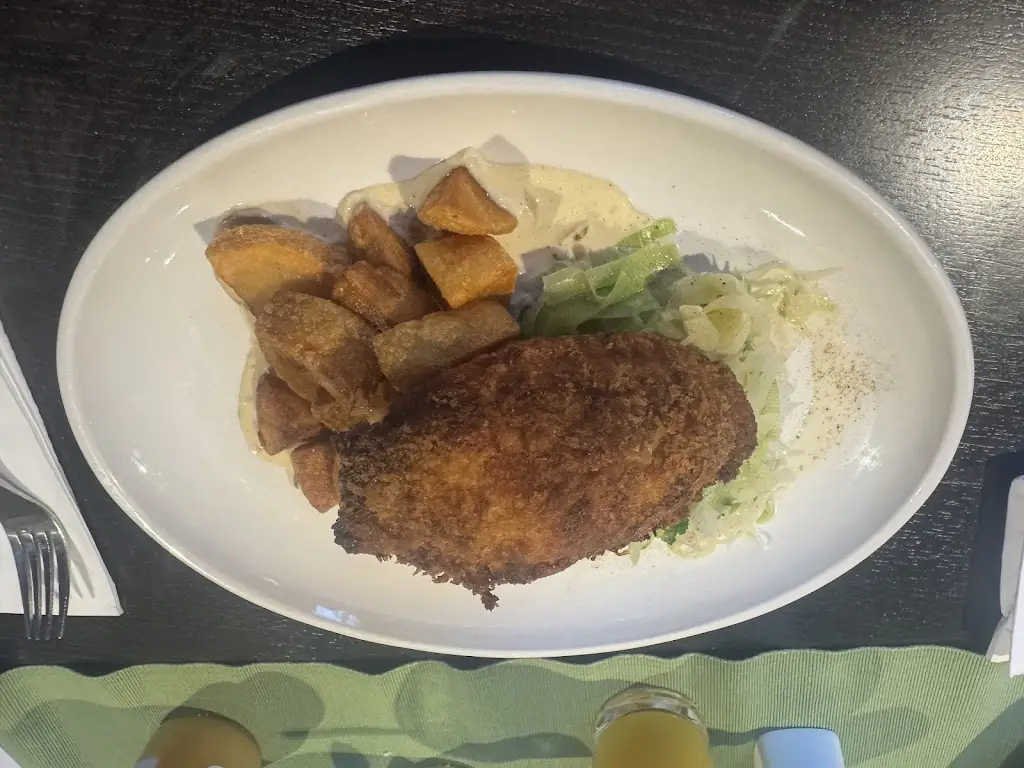 Samantha Fenna_Hantone Restaurant and Bar_Littlehampton_avis