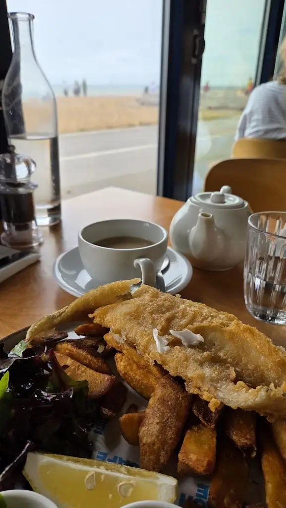 Daniela Sheppard_East Beach Cafe_Littlehampton_avis