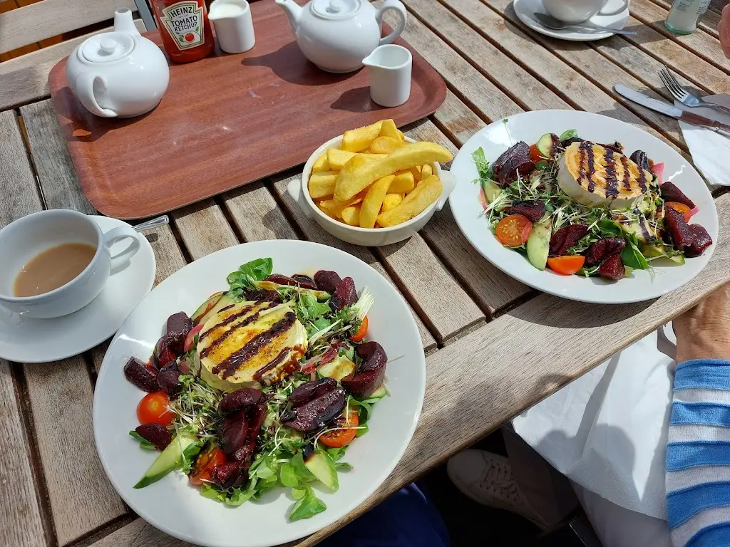 robert neave_Harbour Lights Cafe_Littlehampton_review