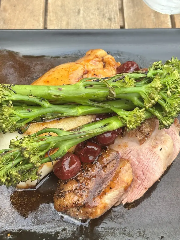 Alana Weeks_Six Bells_Littlehampton_review