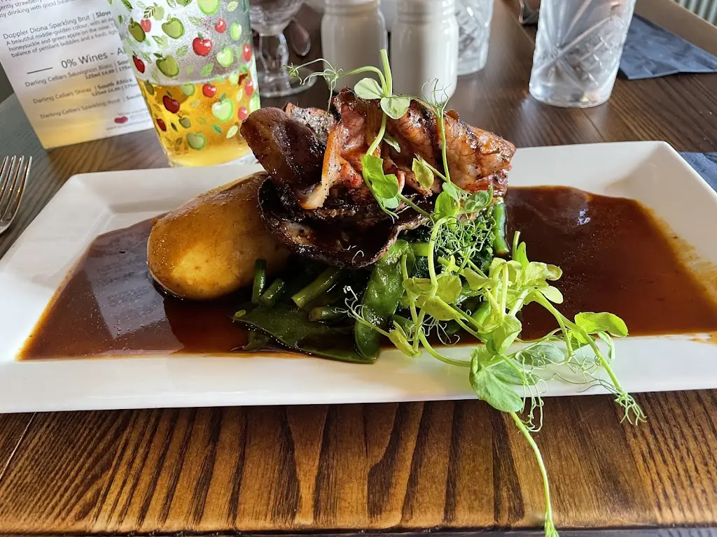 William McCloy_Six Bells_Littlehampton_review