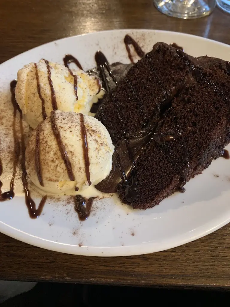 J O_Slaters Arms_Low Bradley_review