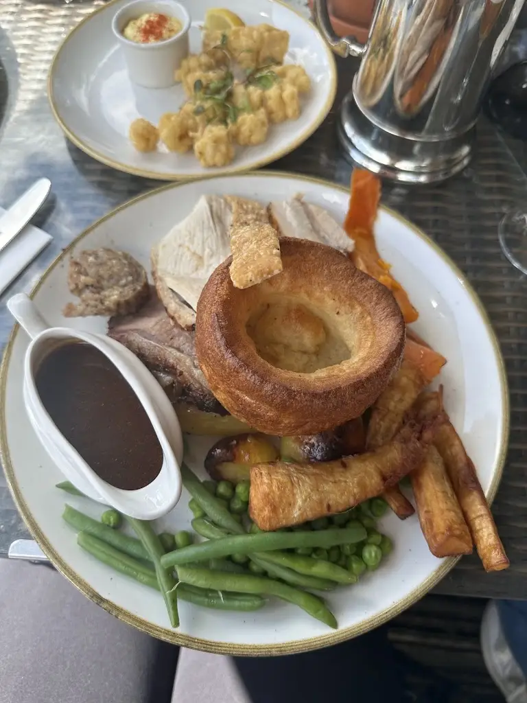 Aisha Kwiatkowska_The Bay Horse_Low Bradley_review