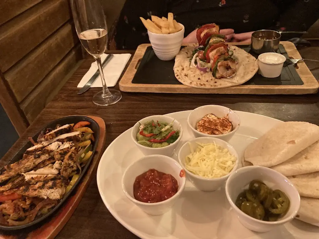 Rose Warren_Magna Charta_Lowdham_review