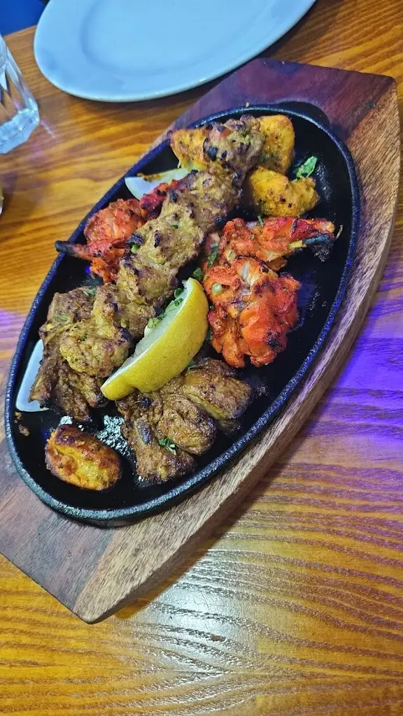 AZHARFAUJI_Lahori Nazara_Longsight_review