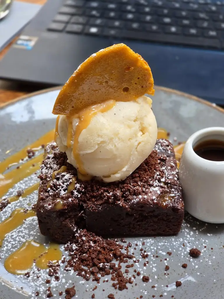 Viyara Manamperi_Goodliffes Bar_Loughborough_reseña