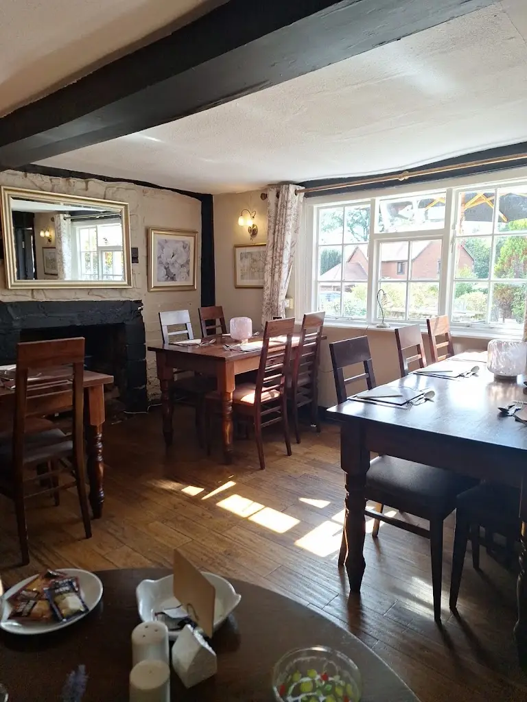Tomo _Crown and Anchor, Hereford_Lugwardine_review