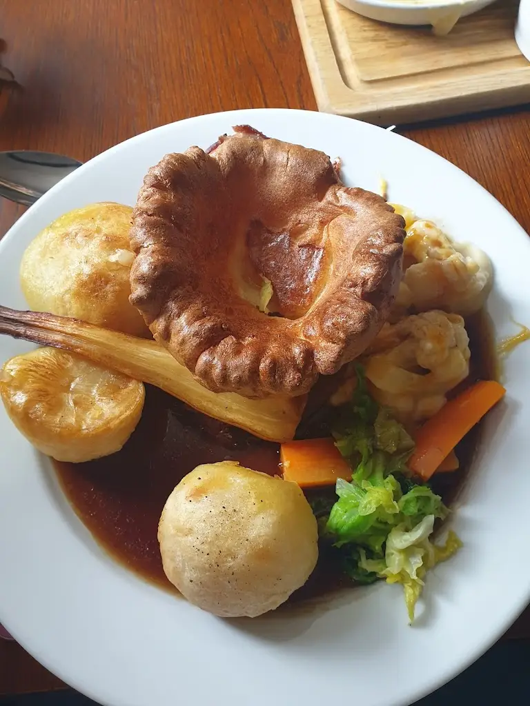 Hannah Craig_Crown and Anchor, Hereford_Lugwardine_review