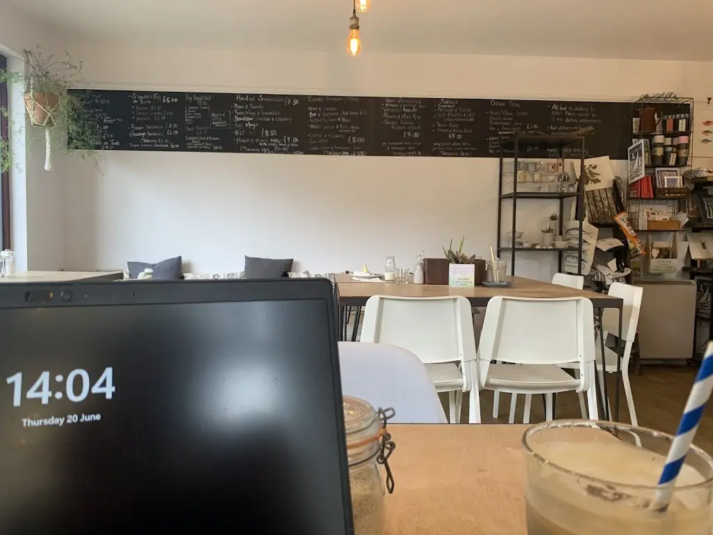 Eileen Bate_Q Street Coffee_Lostwithiel_review