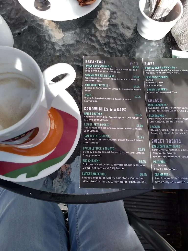 Lorraine Baggs_White Light Crystals And Coffee_Lostwithiel_review