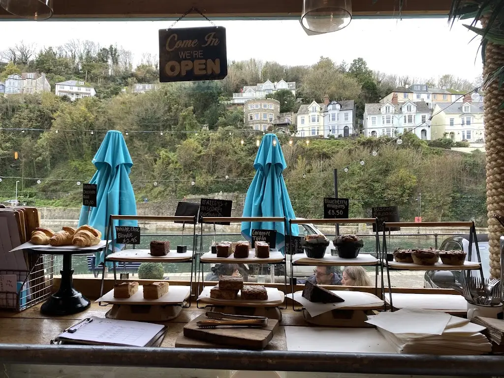 Lizzi_The Lookout_Looe_review