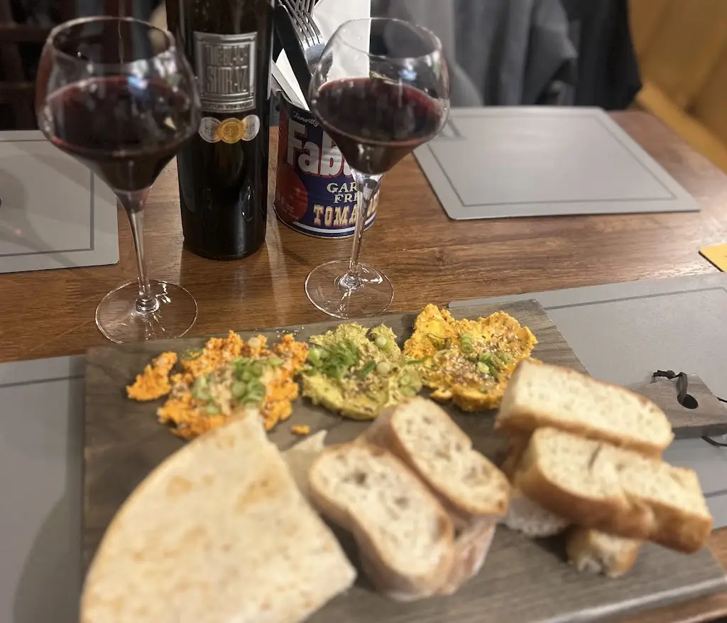 Andy Neale_The Three Pilchards_Looe_review