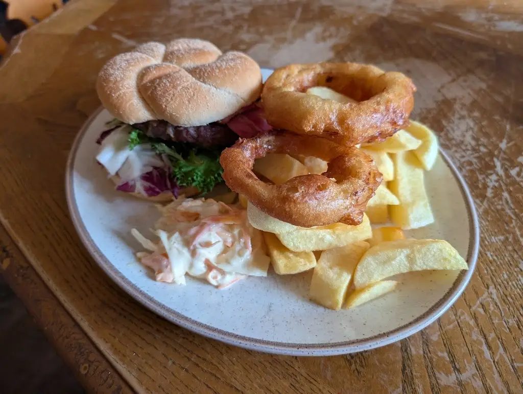 Zsuzsanna Bakk_The Globe Inn, Looe_Looe_review