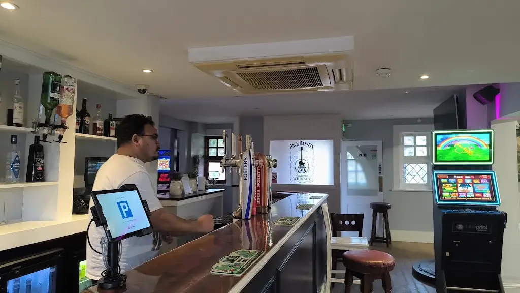 jay prakash yadav_THE FOX ON THE HILL_Lower Kingswood_review