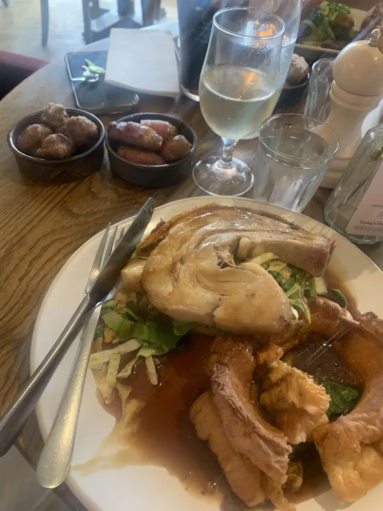 Avril Sharp_The Chequers_Lower Kingswood_review