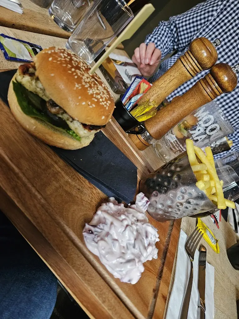 Mary Flynn_The Sportsman_Lower Kingswood_review