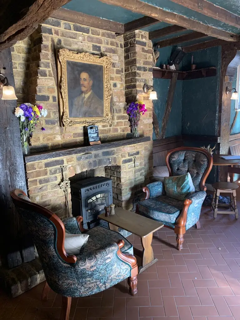 Monika Varga_The Kingswood Arms, Banstead_Lower Kingswood_review
