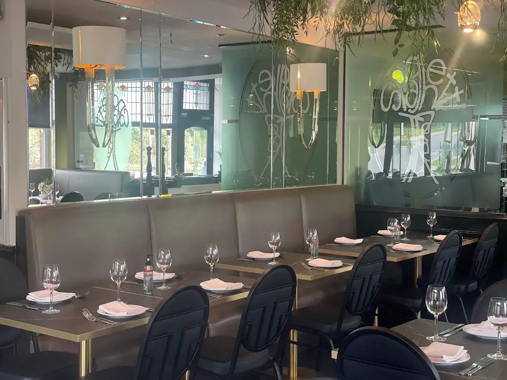 Spaghetti Tree_Lower Kingswood_slider_image_1