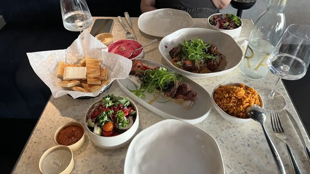 Yashar Harzandi_Skewd Cockfosters_Barnet_recensione