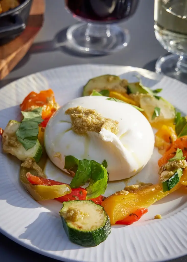 Kin Kitchen_Ludlow_slider_image_2