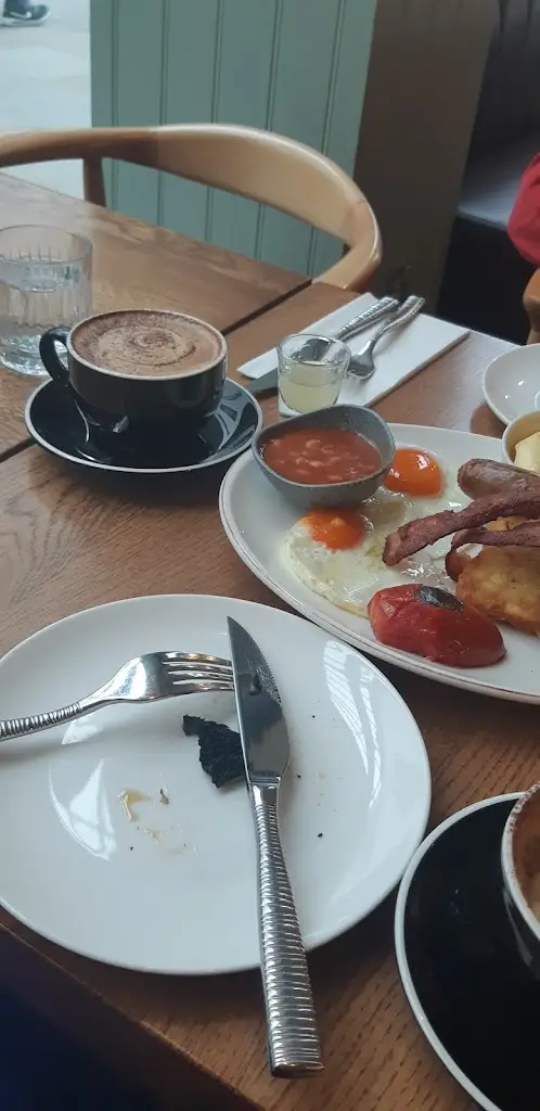 Artist Sandy Alexandra T._Mama Fifi_Barnet_review