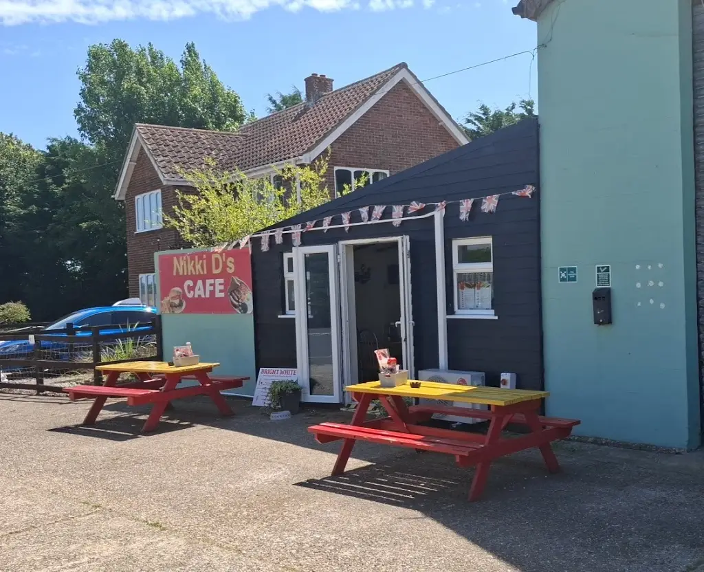 Jerry_Nikki D’s_Lydd_avis