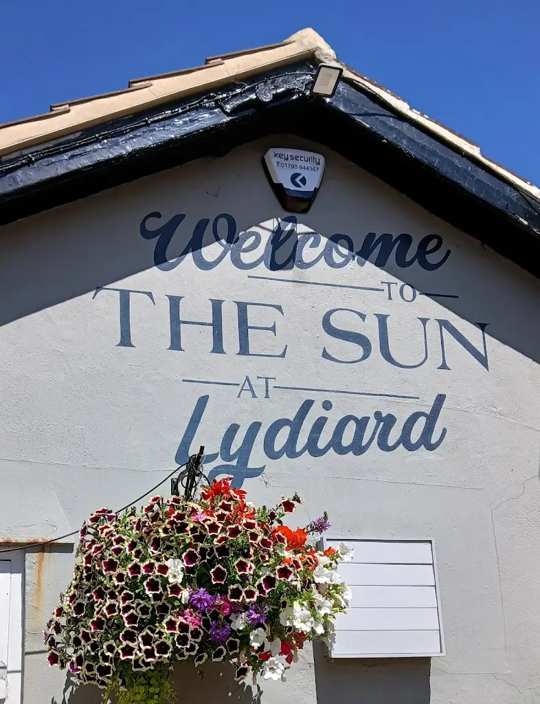 Vivian Hughes_The Sun Inn_Lydiard Millicent_review