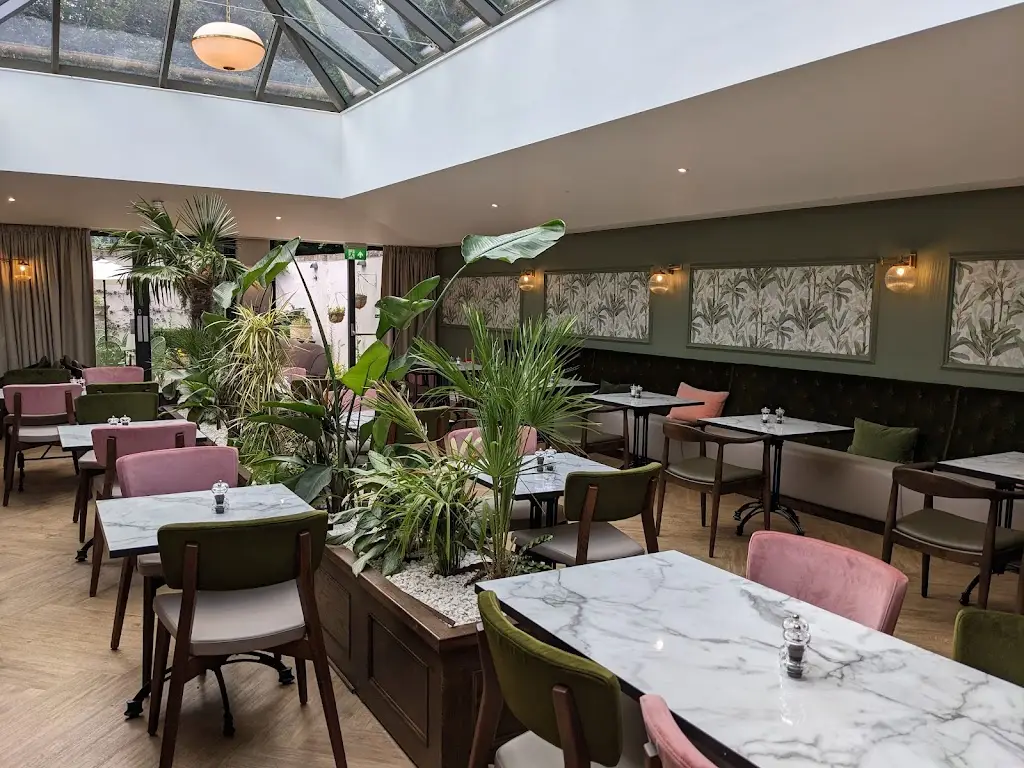 new Palm Bar and Restaurant restaurant in Lydiard Millicent