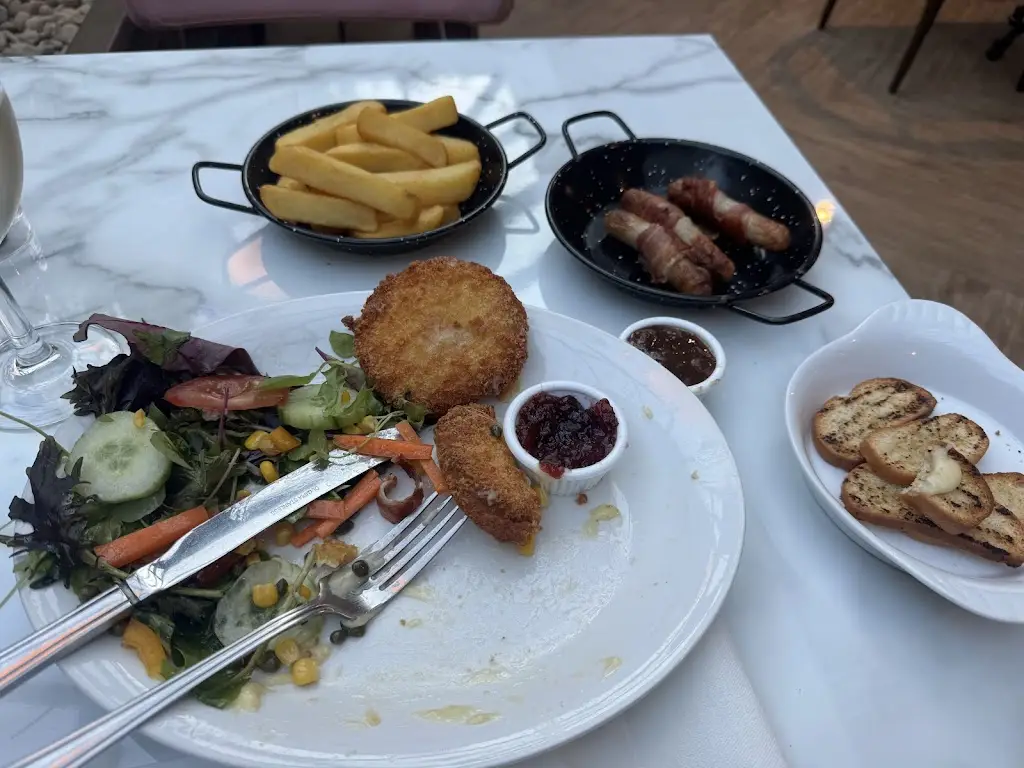 Ann-Marie Baldwin_Lydiard Park Hotel and Conference Centre_Lydiard Millicent_review