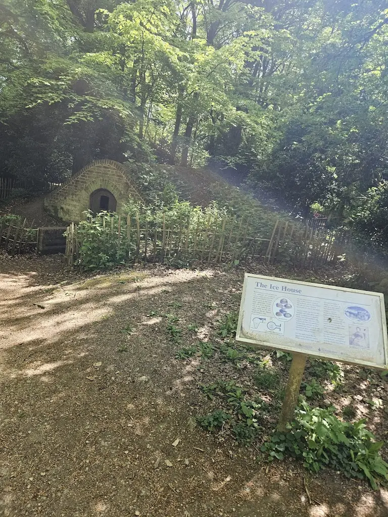 Kelly Holding_Lydiard Park_Lydiard Millicent_review