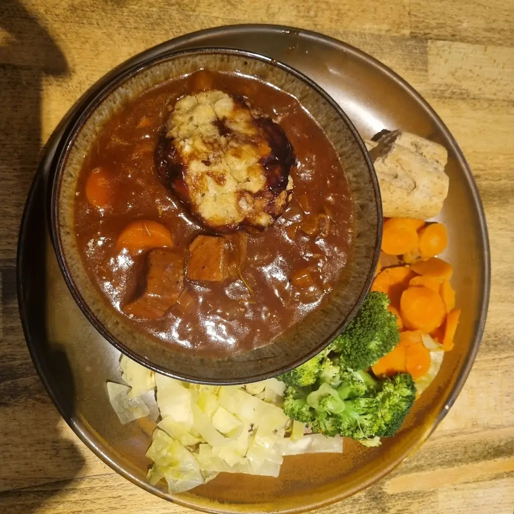 Paul Butcher_The Sally Pussey's Inn_Lydiard Millicent_recensione