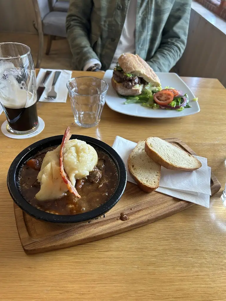 Cat Sprague_Hadley House_Barnet_review