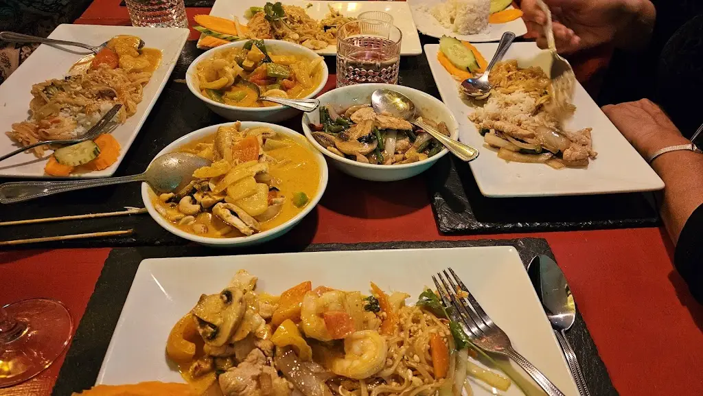 Raj Jas_NG Thai Food_Lydney_review