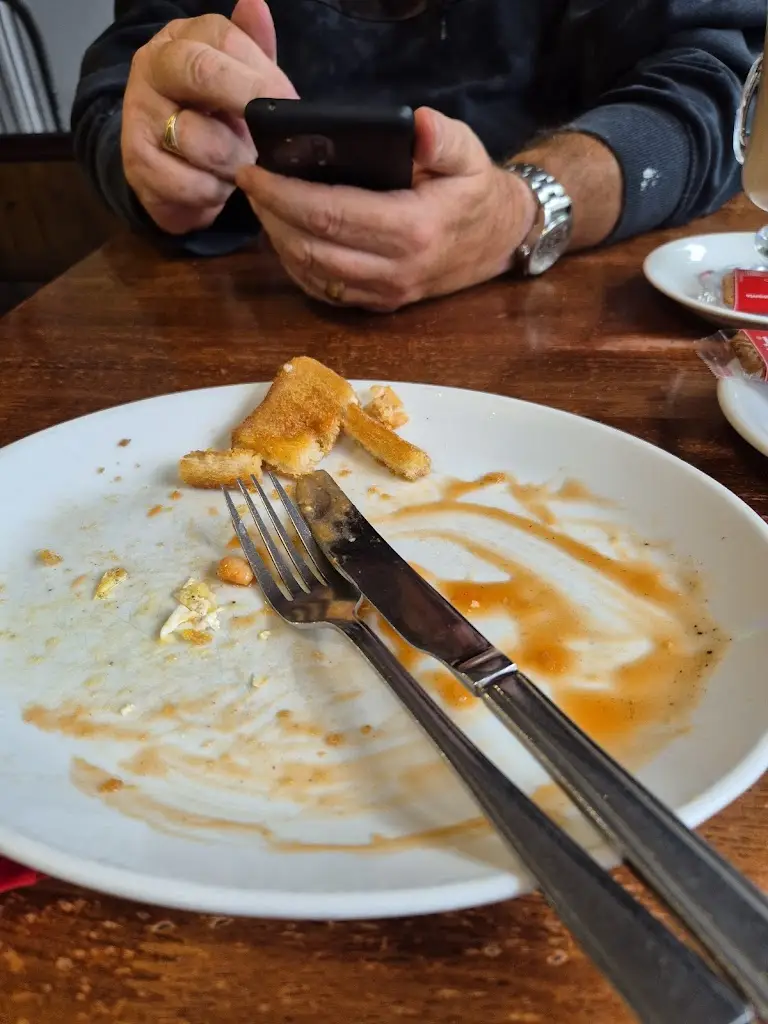 Bernice Harding_Kaplan's_Lydney_recensione