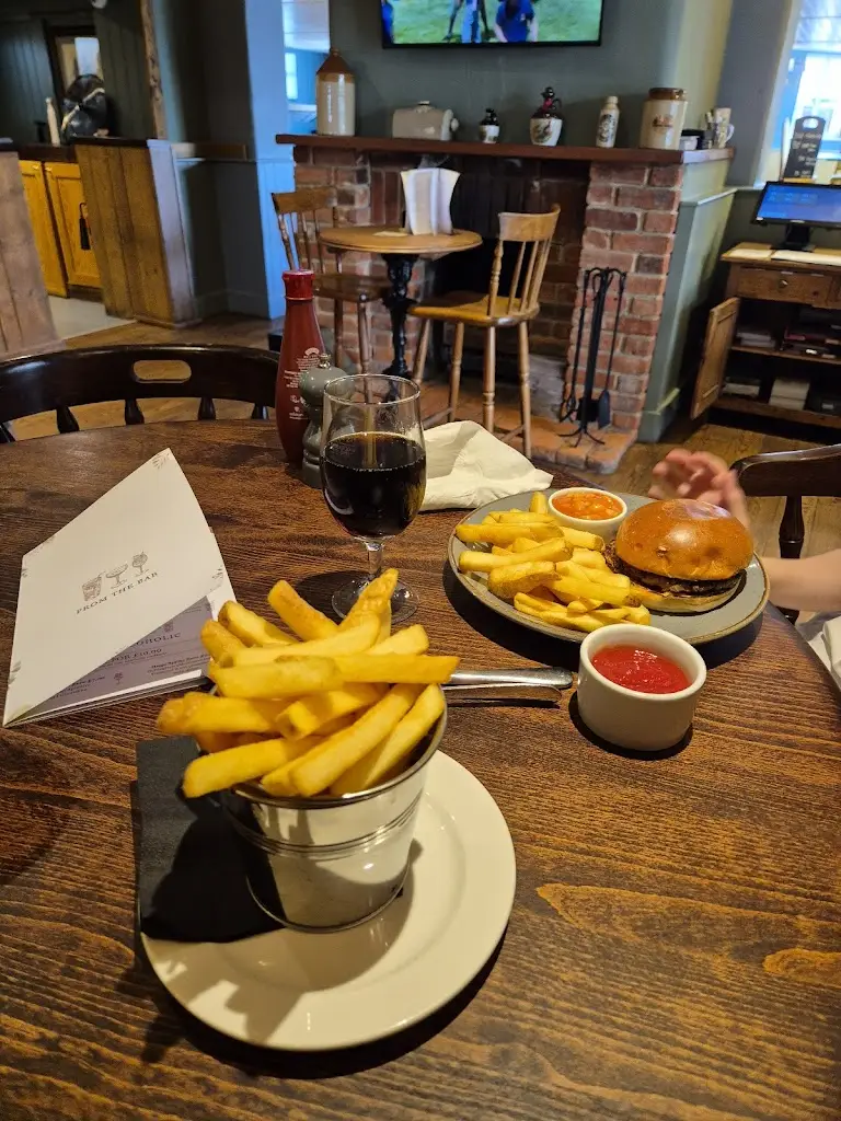 T2012 Joy_Chequers Inn_Lytchett Matravers_review