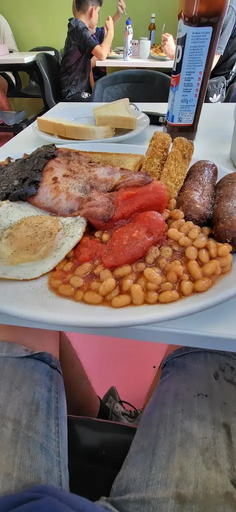 Menu_Piggy's Café_Lyneham_image_5