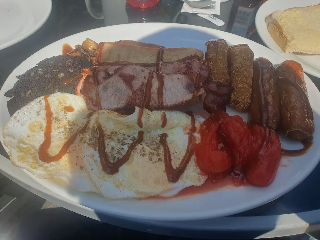 James Johnstone_Piggy's Café_Lyneham_review