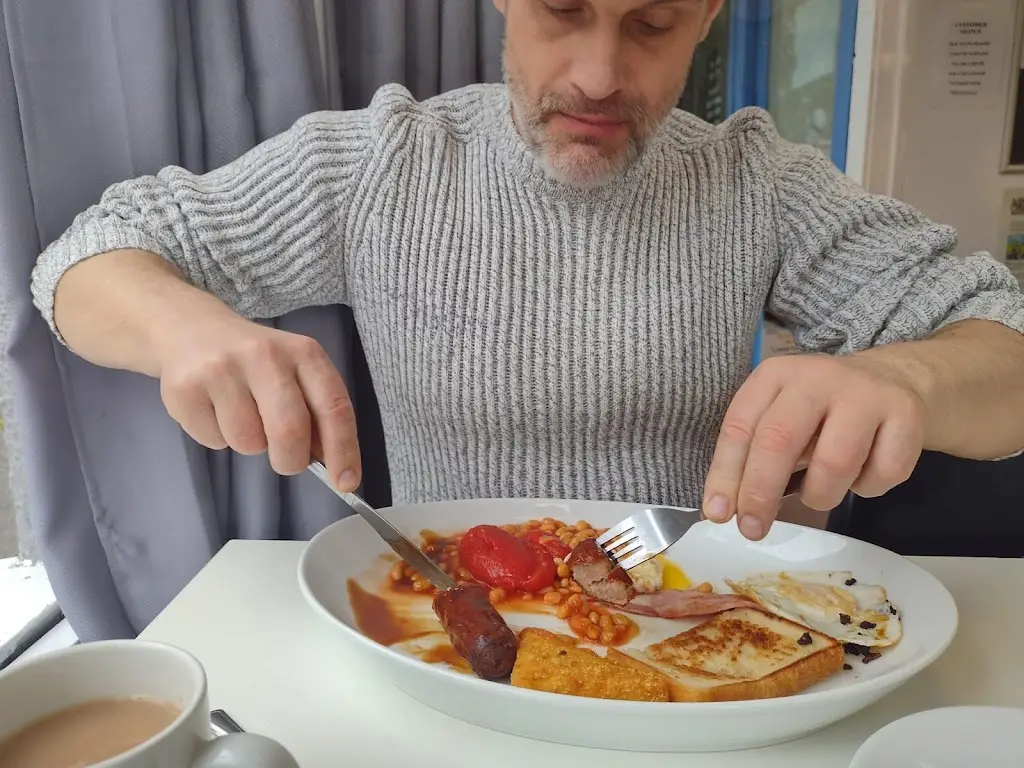 Ian Bradley _Piggy's Café_Lyneham_review