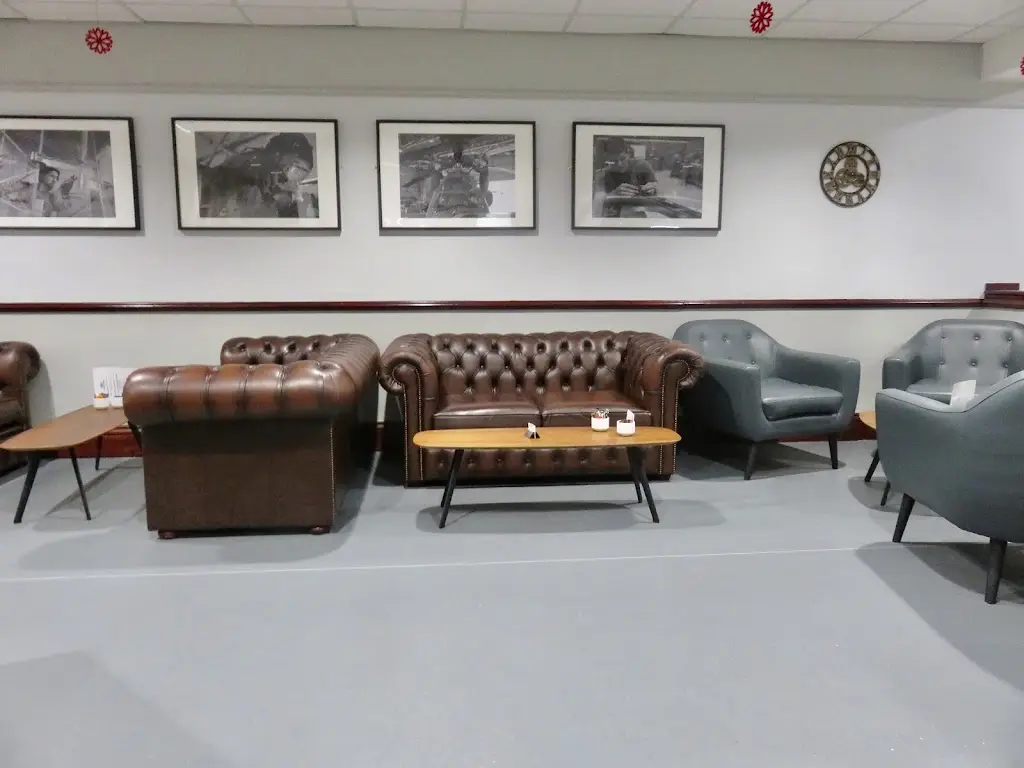 Ivor Humphries_Crowns Cafe_Lyneham_review