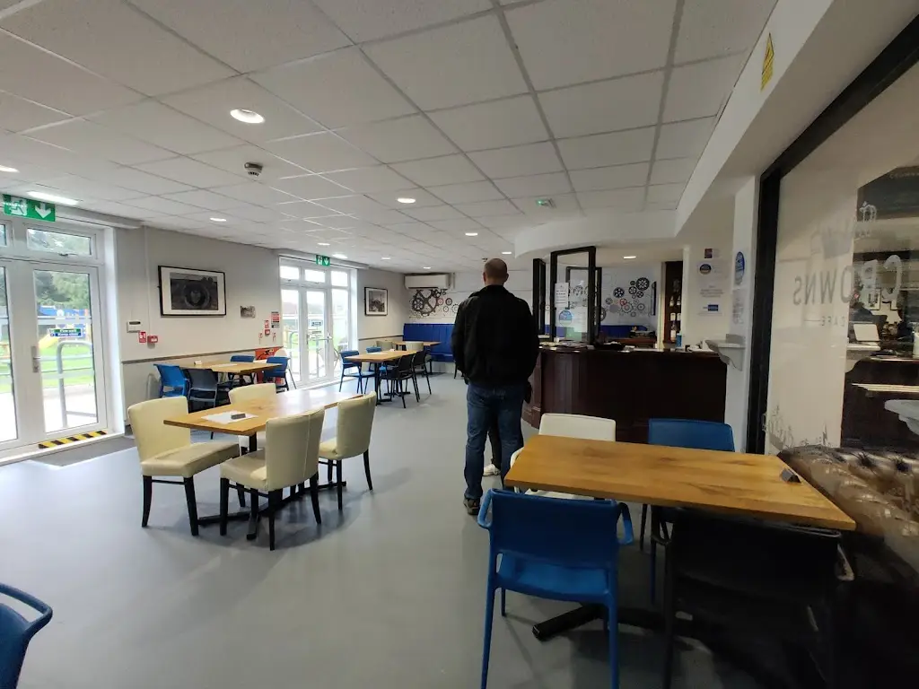 Crowns Cafe_Lyneham_slider_image_1