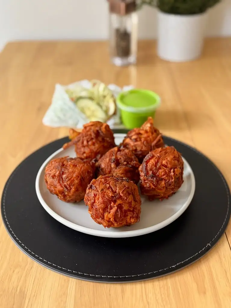 Blossom Hopkins_Zeera Lyneham_Lyneham_recensione