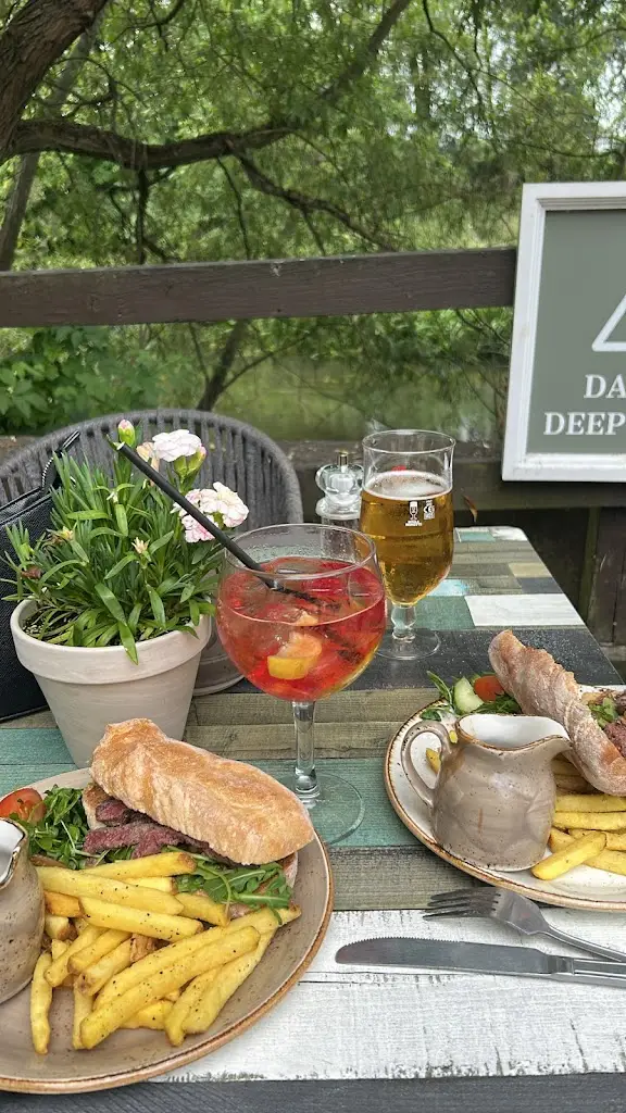 Mia Mason_The George_Lower Earley_recensione