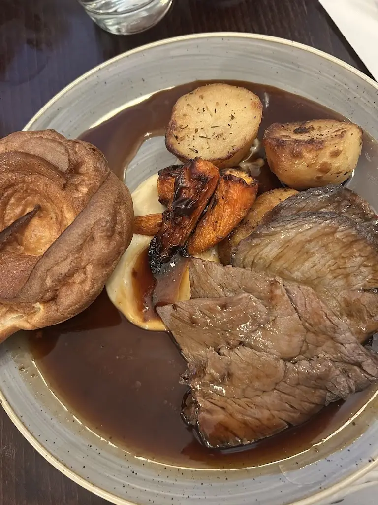 Natalie Gemma_The Waterside_Lower Earley_recensione