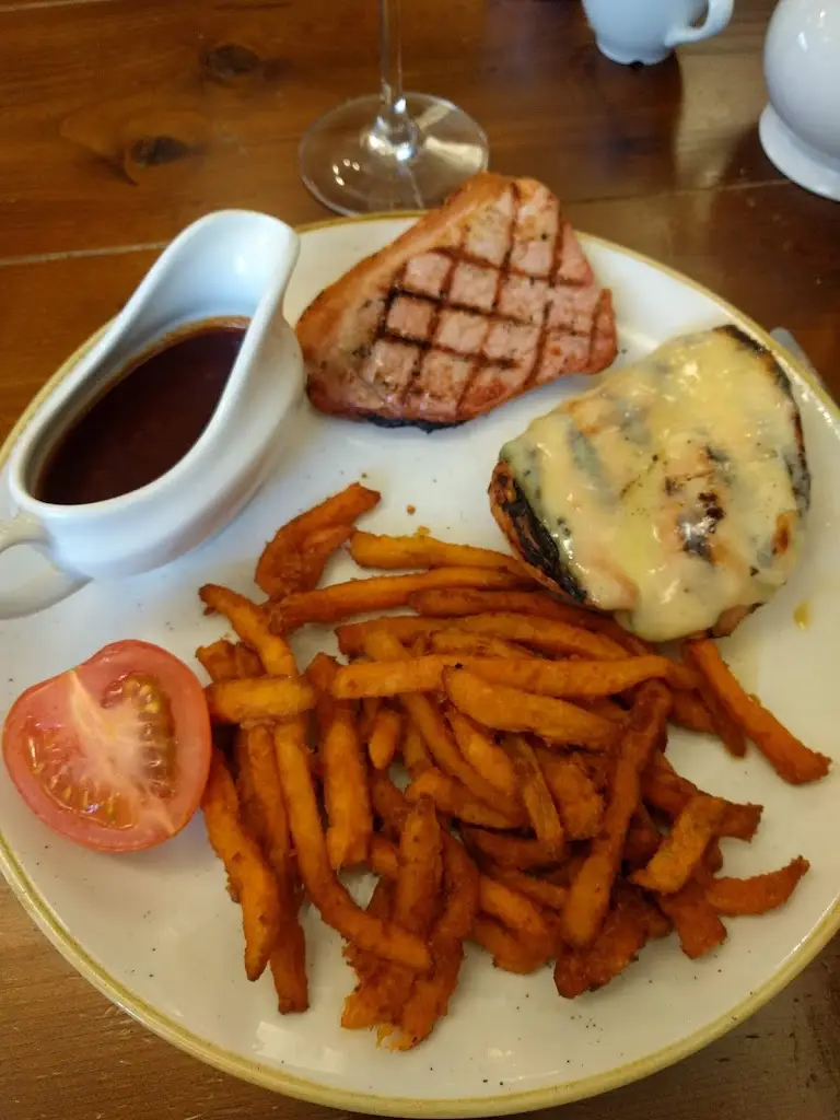 Denise Howell_The Green Dragon_Lymm_review