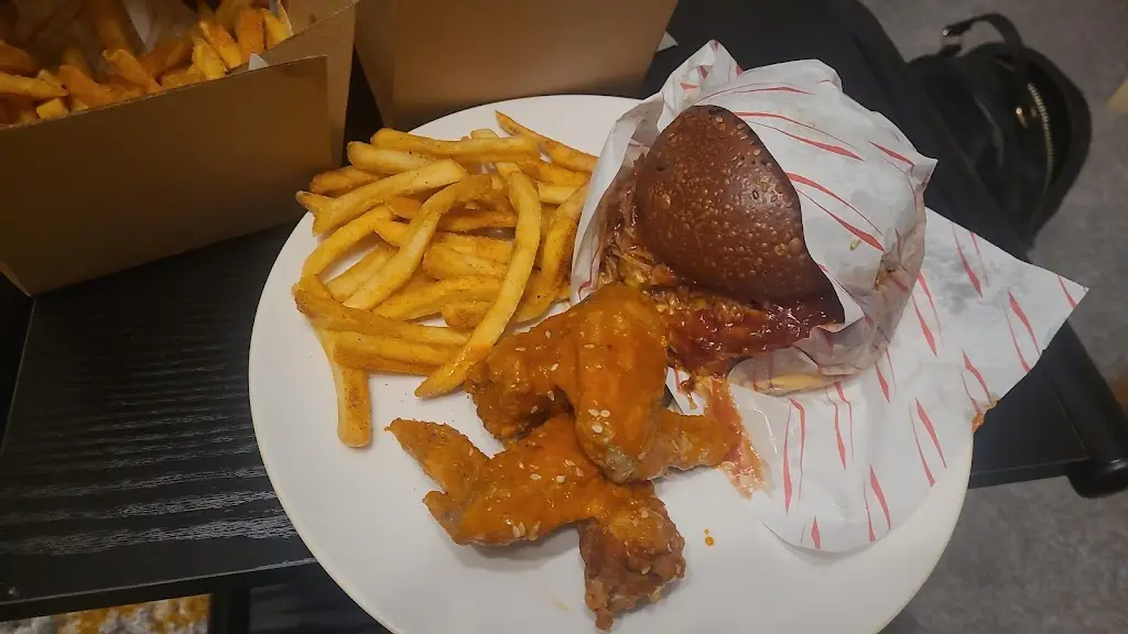 Candice Taylor-Jones_Hangry Cow_Madeley_review