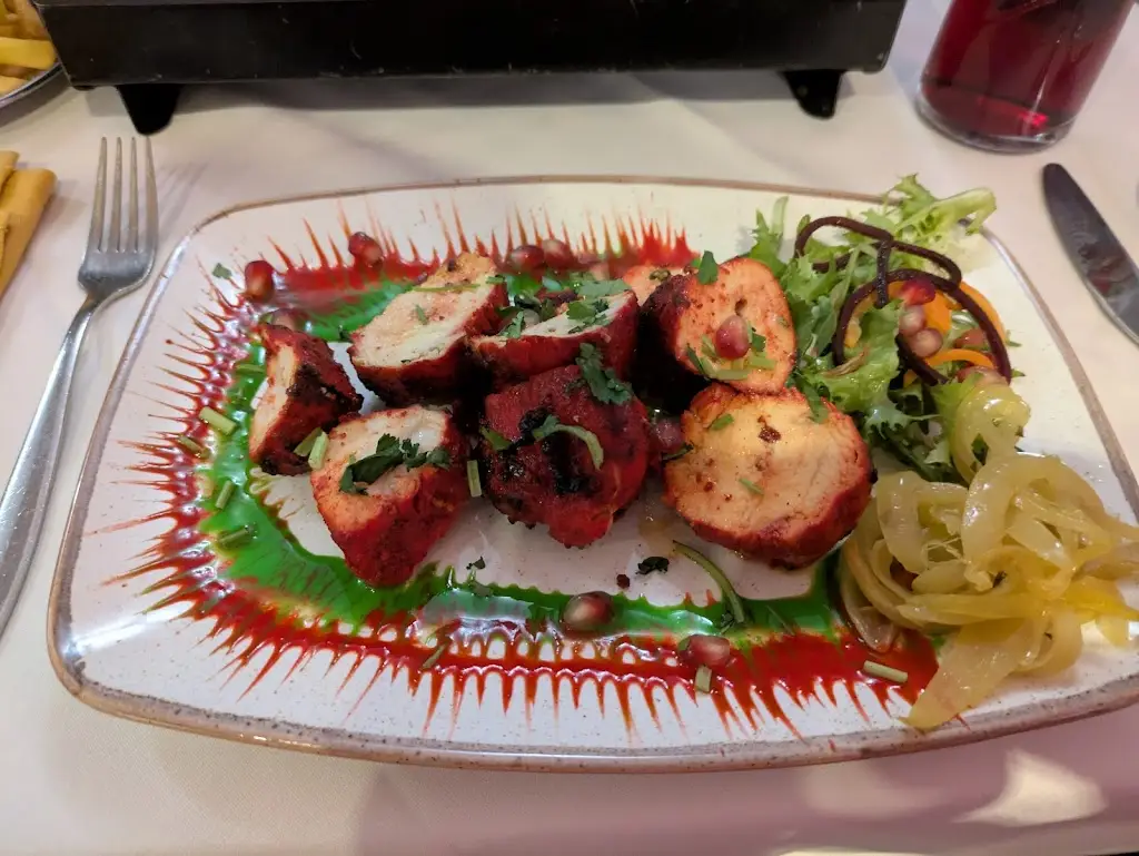 Roberto Huggs_Maharaja Indian Restaurant_Madeley_review