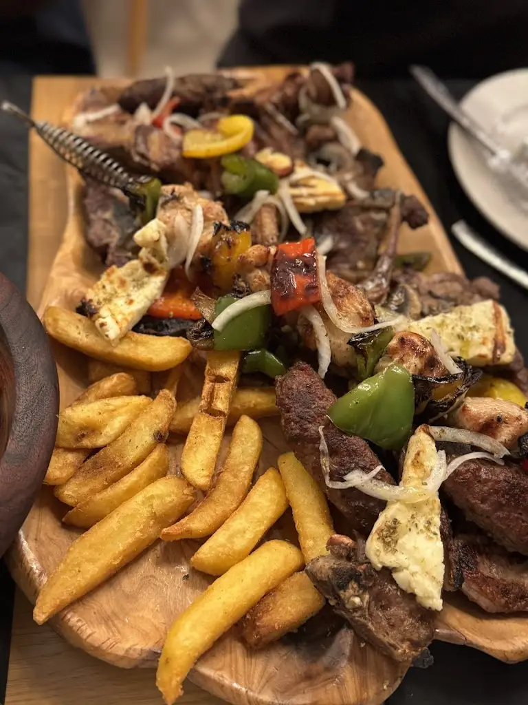 Maame Sarpong Boffah_The Illyrians Restaurant & Lounge_Luton_recensione