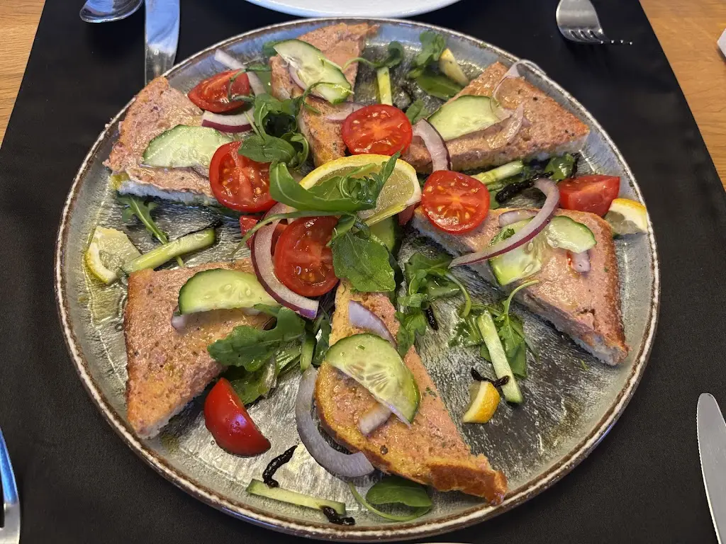 Ann & Tin Leung_The Illyrians Restaurant & Lounge_Luton_recensione