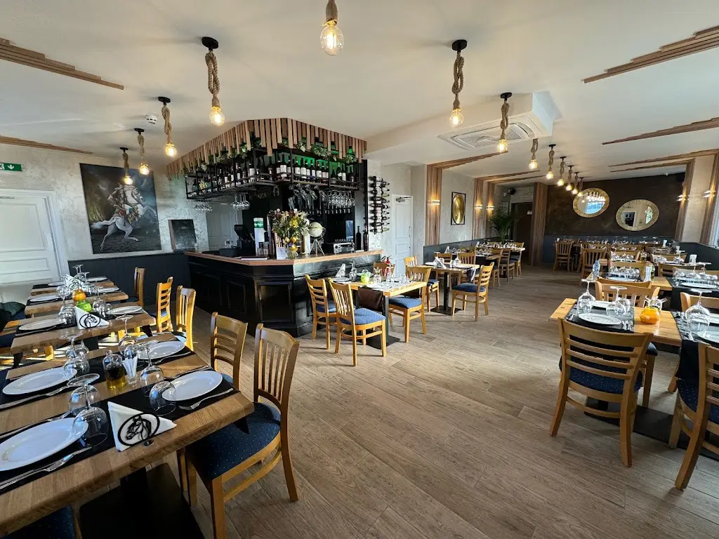 The Illyrians Restaurant & Lounge_Luton_slider_image_1
