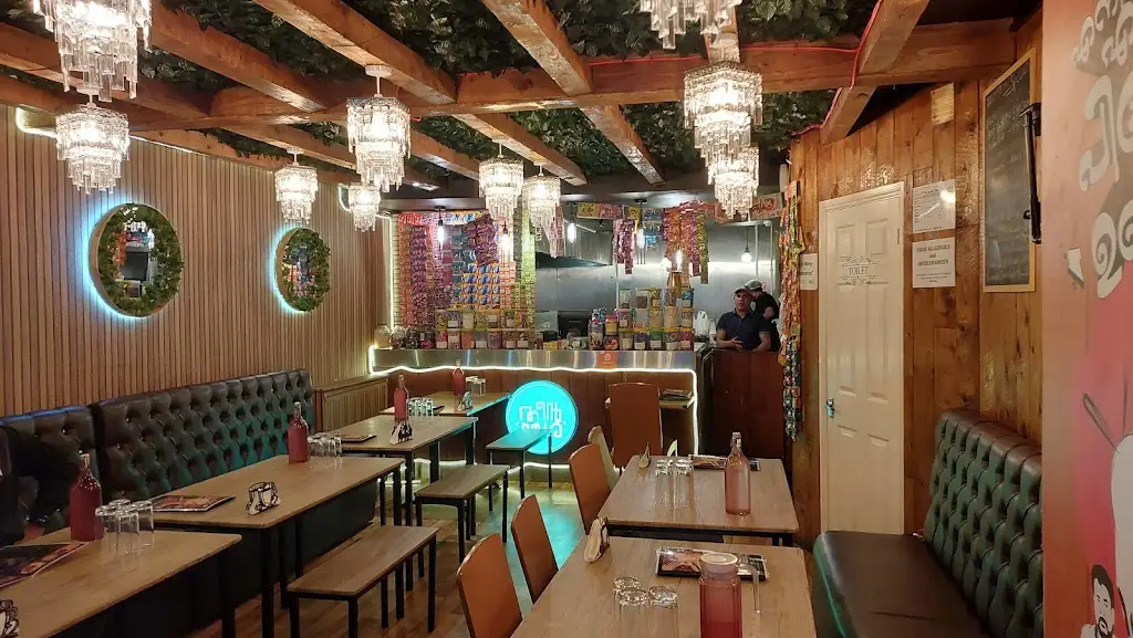 Theenmesha restaurant in Luton